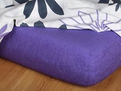 Purpurové froté prestieradlo